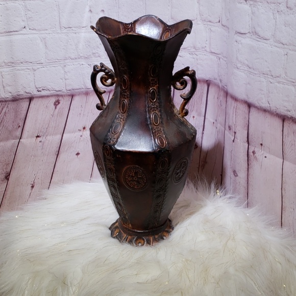 Other - Flower vase rustic metal